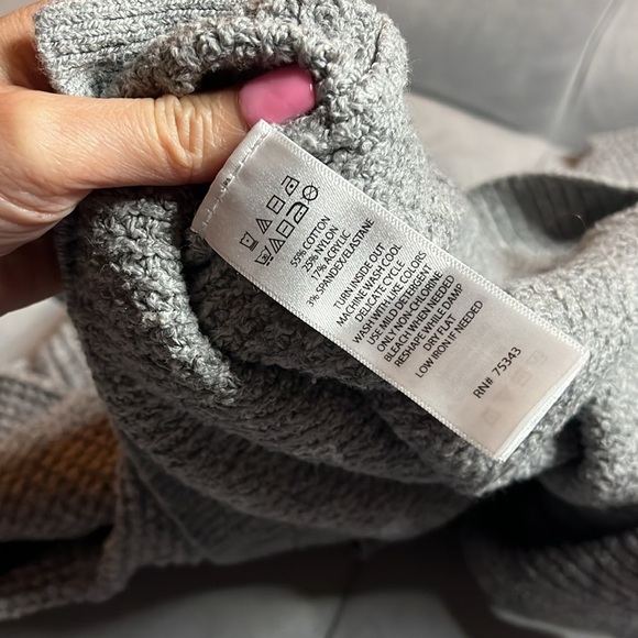 Jessica Simpson: Gray V-Neck Sweater - Picture 6 of 6